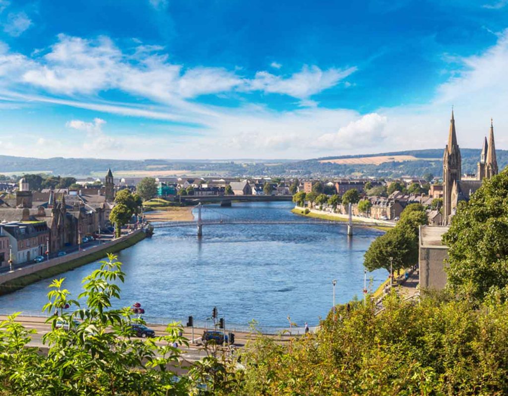DISCOVER INVERNESS, THE CAIRNGORMS & STRATHSPEY STEAM TRAIN