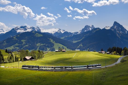 SWISS LAKES & MOUNTAINS, LAKE GENEVA AND THE GOLDEN PASS TRAIN