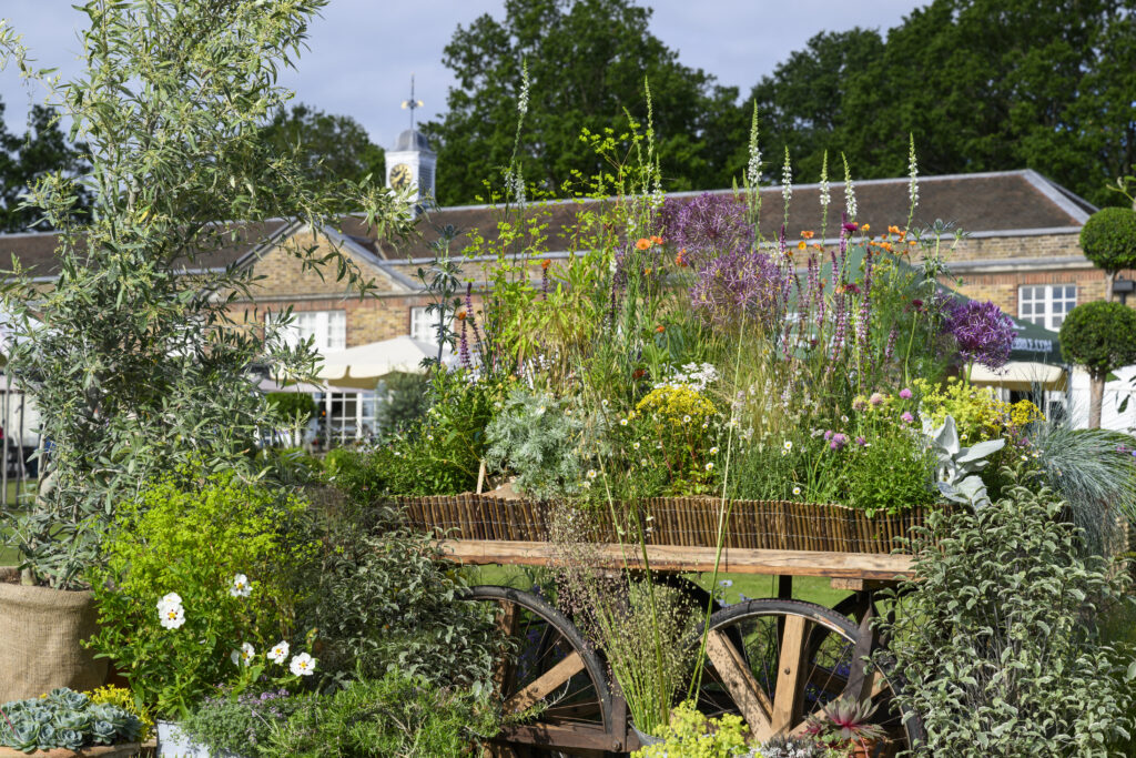 ROYAL WINDSOR FLOWER SHOW, THAMES CRUISE, LONDON, OXFORD & STRATFORD